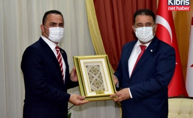 Başbakan Saner, Beyoğlu Belediyesi ve okçular vakfı başkanı Yıldız'ı kabul etti