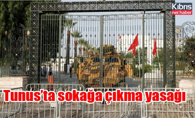 Tunus'ta sokağa çıkma yasağı! 3 kişi bir araya gelemeyecek