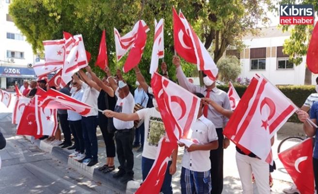 Vatandaşlar Erdoğan’a meclis önünde sevgi gösterisinde bulundu