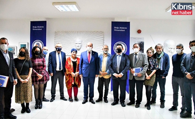 Yüzleşme isimli çağdaş Mağusa gravürleri sergisi Cumhurbaşkanı Ersin Tatar tarafından DAÜ’de açıldı
