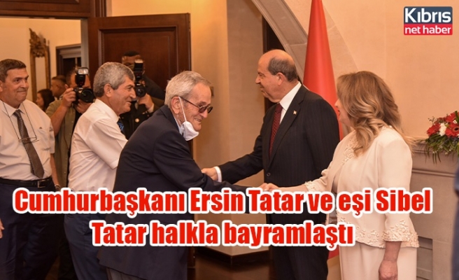 Cumhurbaşkanı Ersin Tatar ve eşi Sibel Tatar halkla bayramlaştı