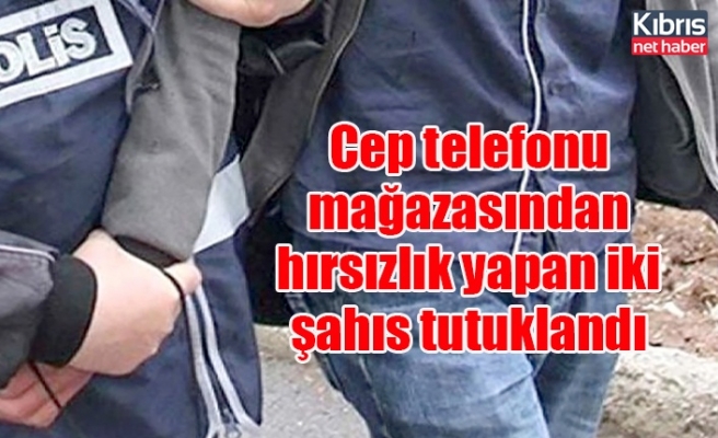 Girne’de cep telefonu mağazasından hırsızlık yapan iki şahıs tutuklandı