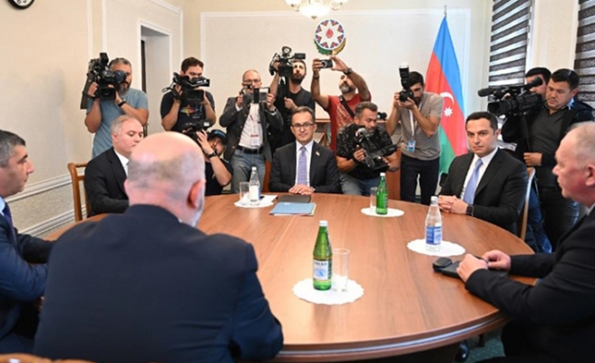 Azerbaycan ve Karabağ Ermenileri görüştü