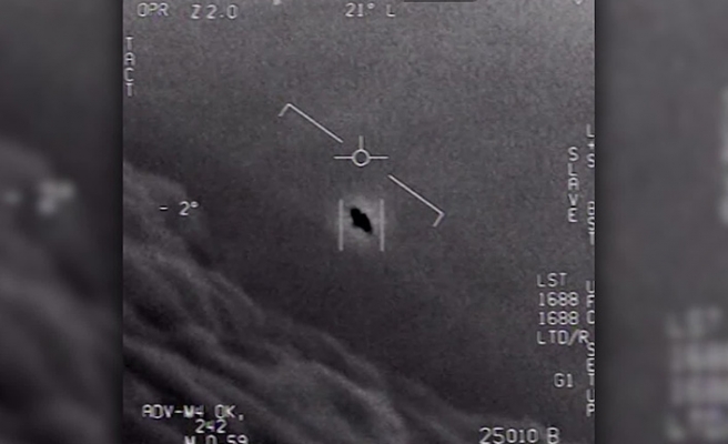 Her ay yüzlerce UFO ihbarı aldıklarını belirtti