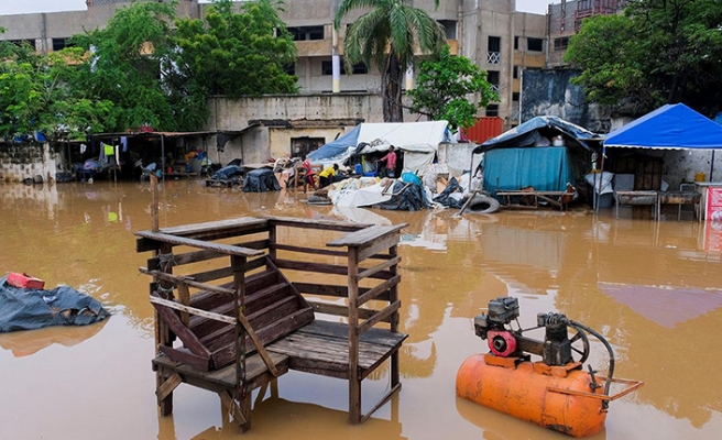 Gana'da sel nedeniyle yüzlerce kişi yerinden oldu