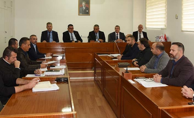 Maliye Bakanı Berova beş sendikanın temsilcileriyle toplantı yaptı