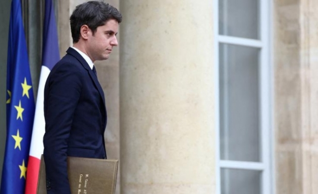 Fransa'da 34 yaşındaki Gabriel Attal ülkenin en genç başbakanı oldu