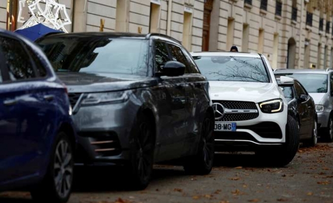 Parisliler SUV araçların park ücretinin 3 katına çıkmasına “evet” dedi