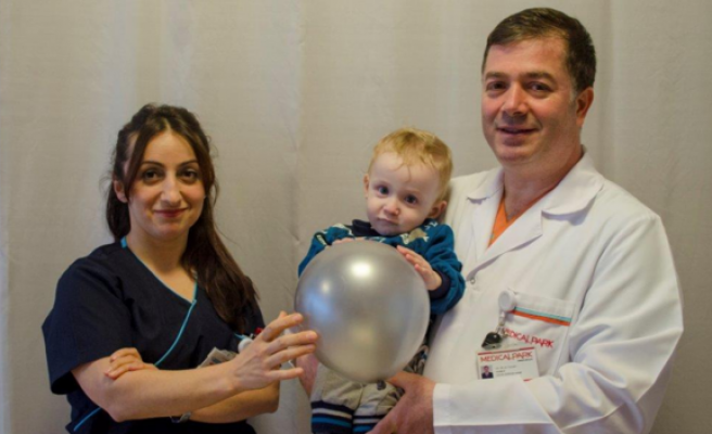 8 aylık bebeği 7. ameliyattan Türk hekimleri kurtardı