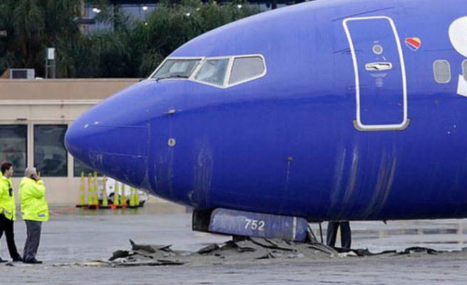 ABD'de yolcu uçağı pistten çıktı