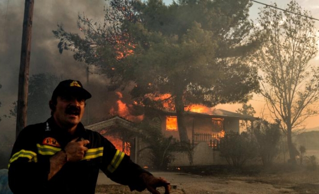 Atina'daki yangında ölenlerin sayısı 99 oldu
