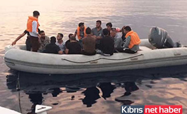 Bir teknede 24 mülteci bulundu