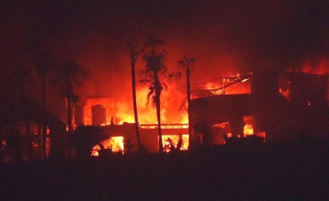 California'daki yangın binden fazla evi kül etti