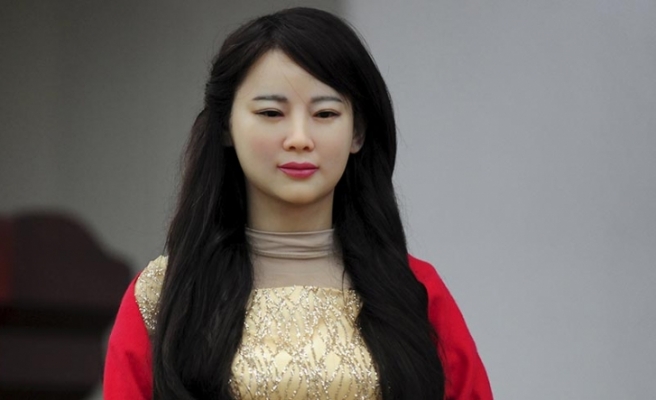 Çin, insansı robot ‘Jia Jia’yı tanıttı