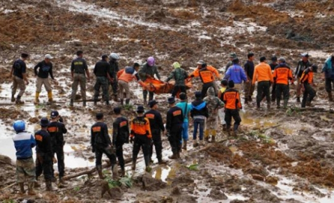 Endonezya`Da Toprak Kaymasında 24 Kişi Öldü