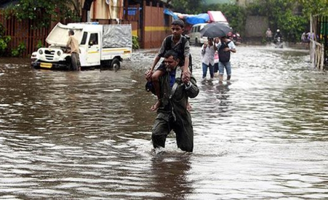 Hindistan'da muson yağmurları 709 can aldı