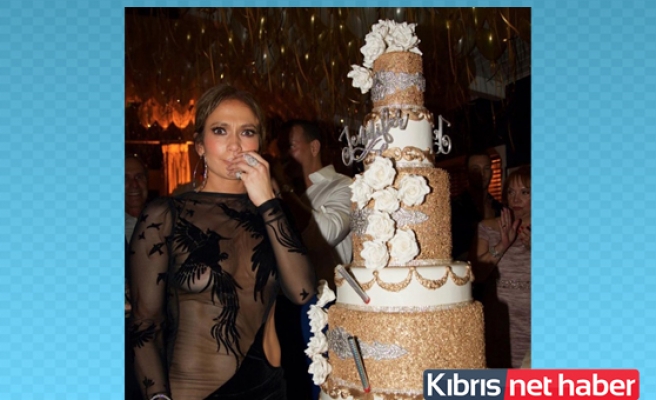 Jennifer Lopez yeni yaşını kutladı!