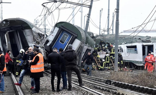 Korkunç tren kazası: Ölü ve yaralılar var