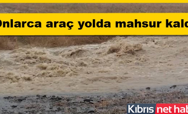 Lefkoşa - Girne yolu sular altında, trafik durdu