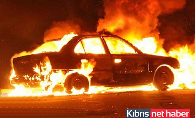 Mağusa'da park halindeki araç yandı
