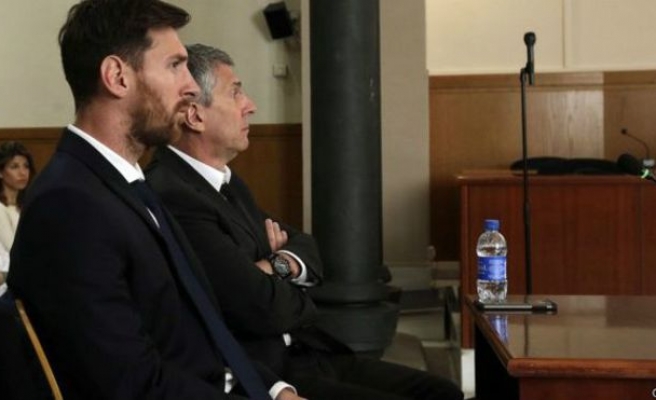 Messi ve babasına 21'er ay vergi kaçırma cezası!
