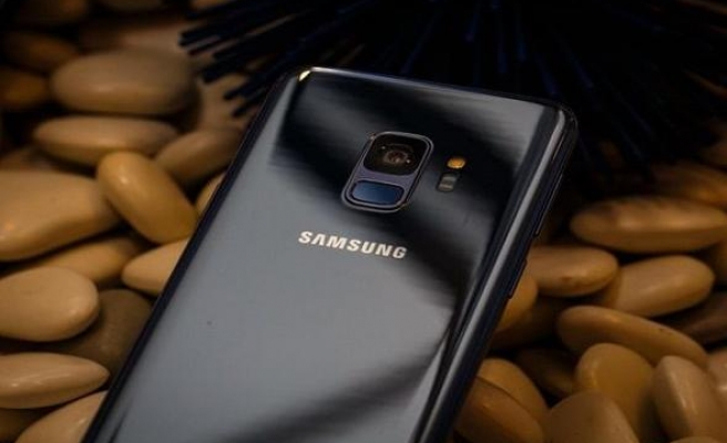 Samsung'tan eşi benzeri olmayan telefon