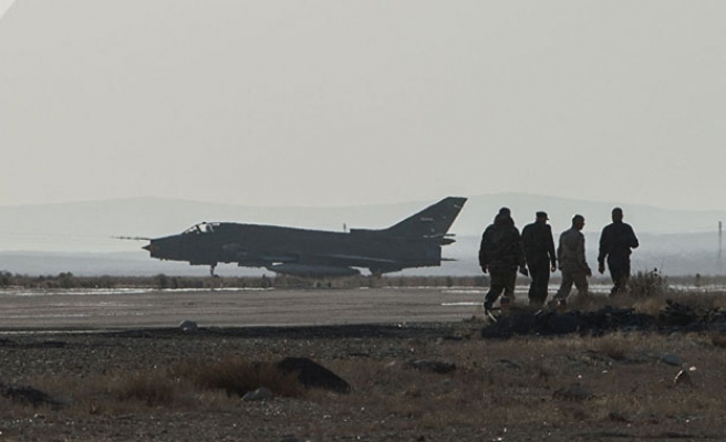 Suriye'deki askeri havaalanına füze saldırısı