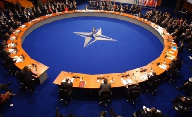Ülke, NATO ve AB'ye girmek için isim değiştiriyor