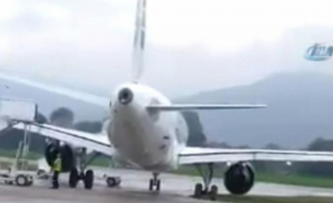 Zonguldak'ta yolcu uçağı pistten çıktı
