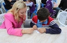 LAÜ İlköğretim Matematik Öğretmenliği Bölümü öğrencilerinden ilkokul öğrencilerine anlamlı etkinlik