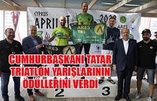 Cumhurbaşkanı Tatar Triatlon yarışlarının ödüllerini...