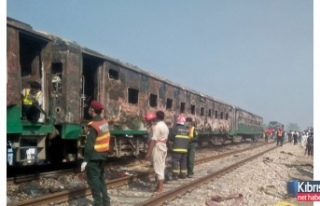 Yolcu treni alev aldı: 62 ölü