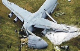 Afganistan'da uçak düştü