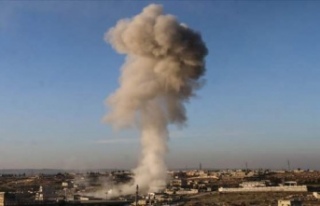 Esed ve Rusya güçleri İdlib'i vurdu: 17 kişi...