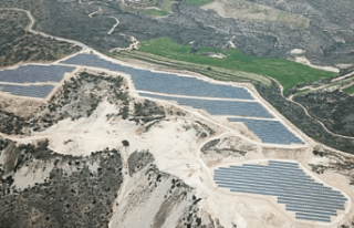 Güney Kıbrıs’ın en büyük güneş parkı faaliyete...