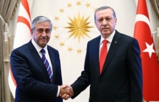 Cumhurbaşkanı Akıncı ile Erdoğan bayramlaştı