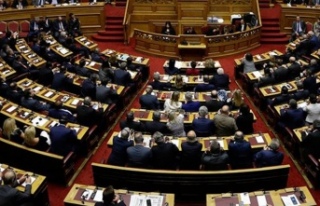 Yunanistan Parlamentosu, İtalya ile imzalanan deniz...
