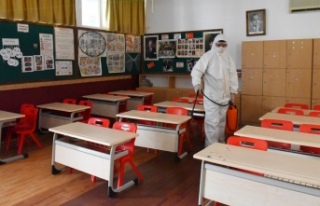 Lefkoşa’daki devlet okullarının dezenfekte işlemi...