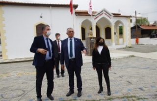 Çavuşoğlu, Girne bölgesinde bazı okulları ziyaret...