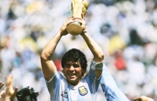 Ünlü Futbolcu Maradona'nın Kariyeri