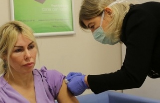 Kovid-19 aşısının 2. dozu yapılan Prof. Dr. Özkan:...