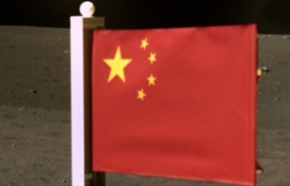 Chang'e 5 uzay aracı, Ay'a Çin bayrağı...