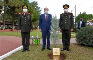Cumhurbaşkanı Tatar, komutanları ziyaret etti