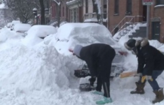 New York son yılların en şiddetli kar fırtınasının...