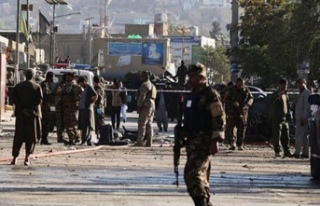 Afganistan'da polis ekiplerine bombalı saldırı:...