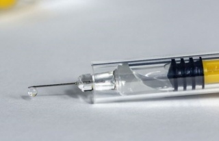 Covid-19'a karşı tek doz aşı yaptıran doktorda...
