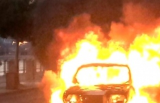Dipkarpaz'da park halindeki arabayı yaktılar