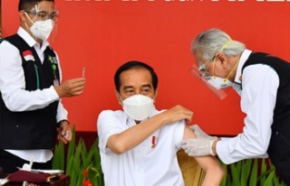 Endonezya'da ilk aşı Devlet Başkanı Widodo'ya...