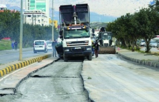 Lefkoşa'da 2 caddede asfaltlama çalışması