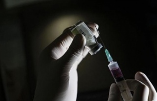 Polonya, iki doz aşı olanları karantinadan muaf...